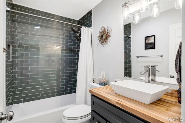 727 Paschal Drive, Mehlville, MO 63125