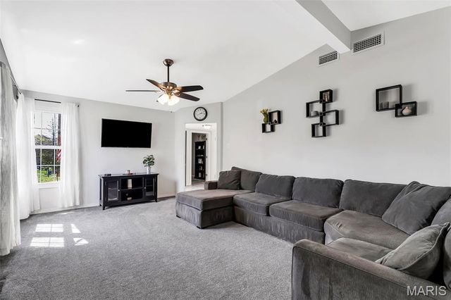 727 Paschal Drive, Mehlville, MO 63125