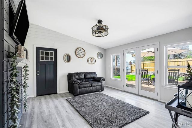 727 Paschal Drive, Mehlville, MO 63125