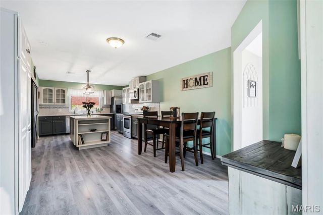 727 Paschal Drive, Mehlville, MO 63125