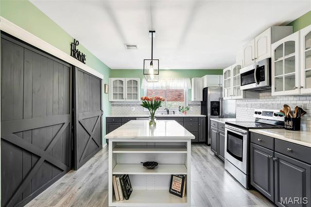 727 Paschal Drive, Mehlville, MO 63125