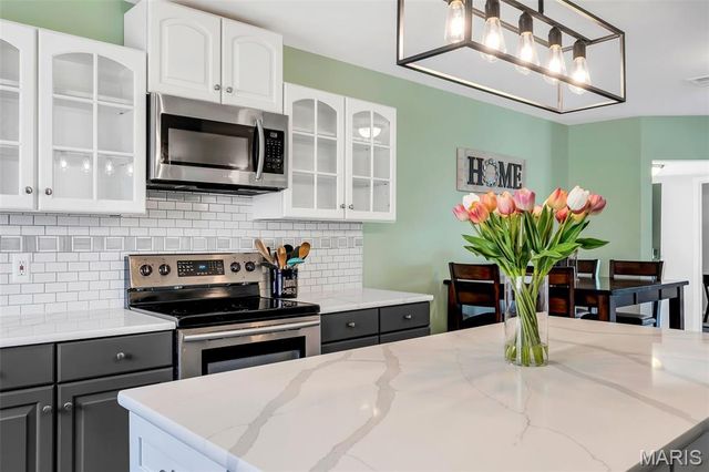 727 Paschal Drive, Mehlville, MO 63125