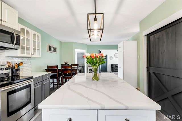 727 Paschal Drive, Mehlville, MO 63125