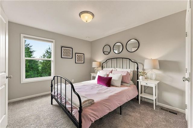 8810 W 165th Terrace, Overland Park, KS 66085