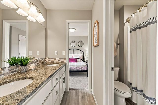 8810 W 165th Terrace, Overland Park, KS 66085