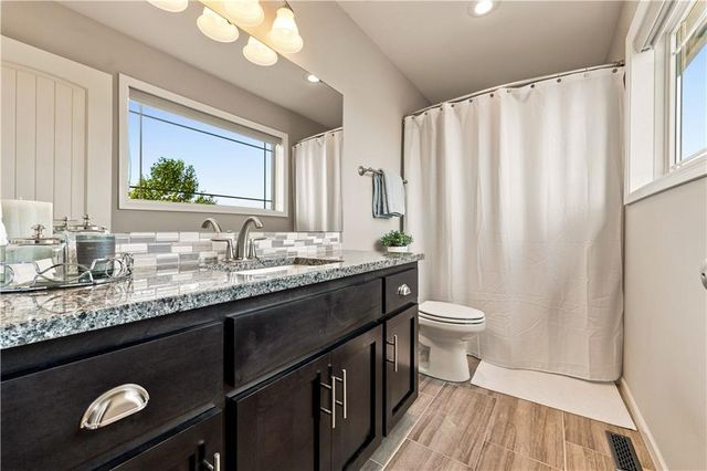 8810 W 165th Terrace, Overland Park, KS 66085