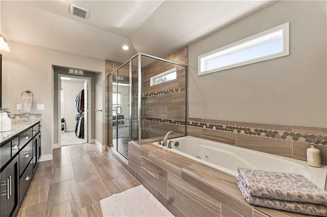 8810 W 165th Terrace, Overland Park, KS 66085