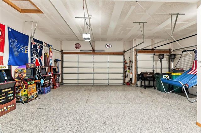 8810 W 165th Terrace, Overland Park, KS 66085