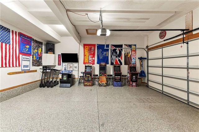 8810 W 165th Terrace, Overland Park, KS 66085