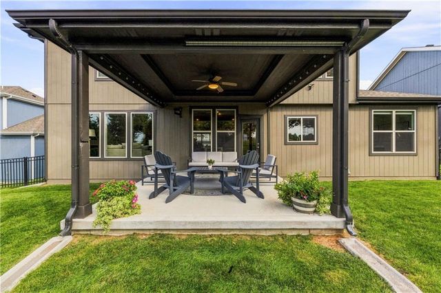 8810 W 165th Terrace, Overland Park, KS 66085