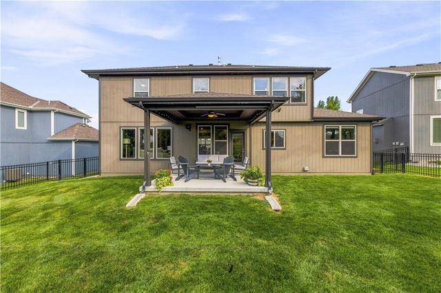 8810 W 165th Terrace, Overland Park, KS 66085