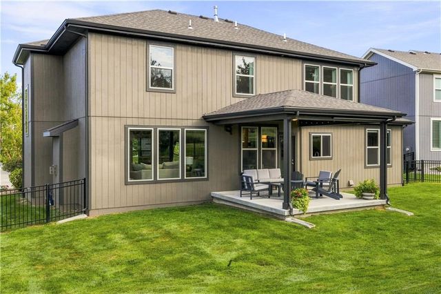 8810 W 165th Terrace, Overland Park, KS 66085