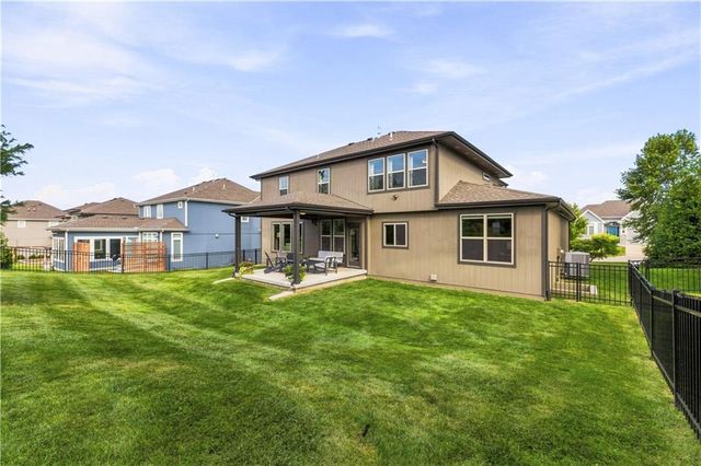 8810 W 165th Terrace, Overland Park, KS 66085