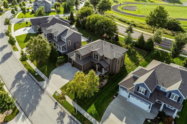 8810 W 165th Terrace, Overland Park, KS 66085