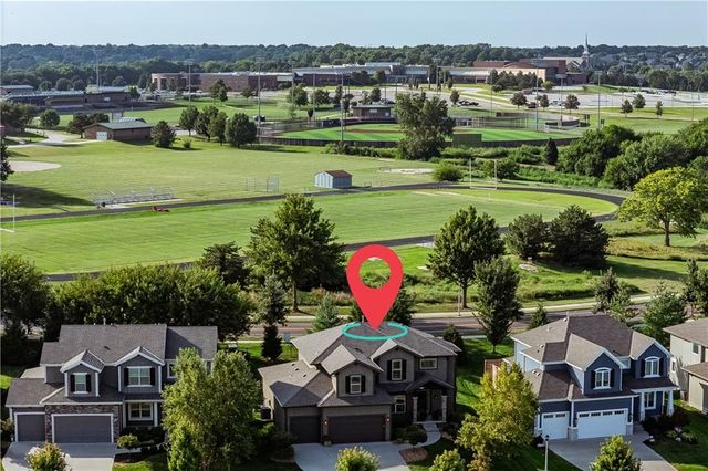 8810 W 165th Terrace, Overland Park, KS 66085