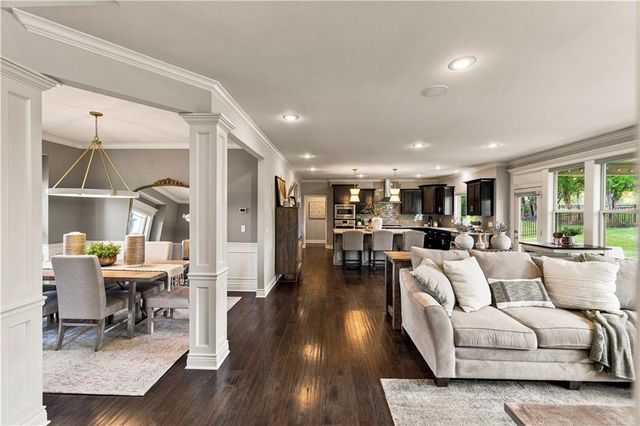 8810 W 165th Terrace, Overland Park, KS 66085