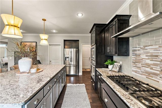 8810 W 165th Terrace, Overland Park, KS 66085