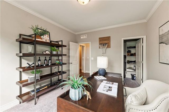 8810 W 165th Terrace, Overland Park, KS 66085