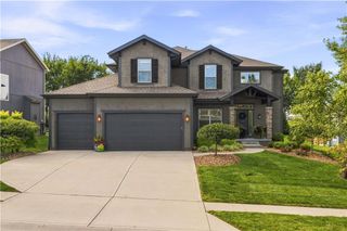 8810 W 165th Terrace, Overland Park, KS 66085