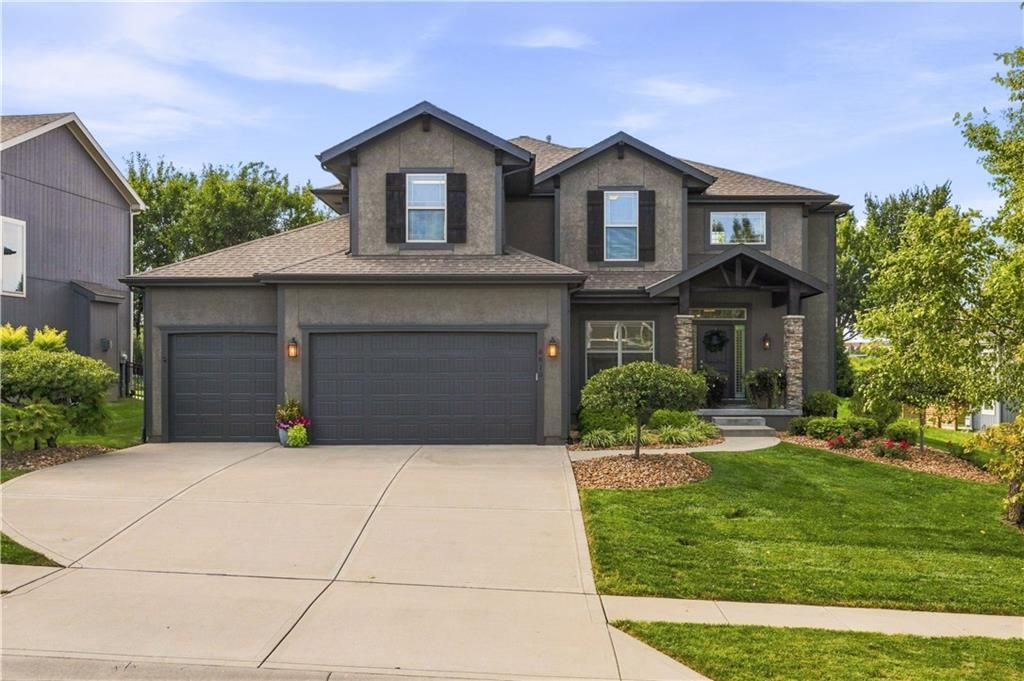 8810 W 165th Terrace, Overland Park, KS 66085