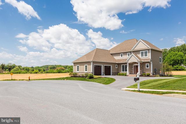 425 E DELP RD, Lancaster, PA 17601