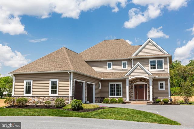 425 E DELP RD, Lancaster, PA 17601