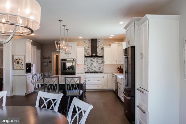 425 E DELP RD, Lancaster, PA 17601