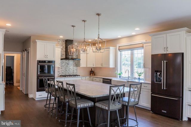 425 E DELP RD, Lancaster, PA 17601