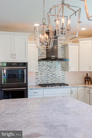 425 E DELP RD, Lancaster, PA 17601