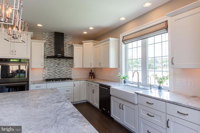 425 E DELP RD, Lancaster, PA 17601
