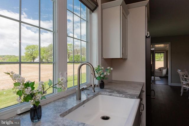 425 E DELP RD, Lancaster, PA 17601