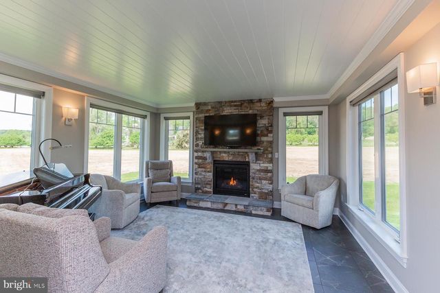 425 E DELP RD, Lancaster, PA 17601