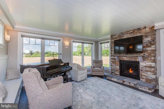 425 E DELP RD, Lancaster, PA 17601