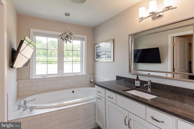 425 E DELP RD, Lancaster, PA 17601