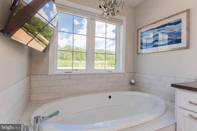 425 E DELP RD, Lancaster, PA 17601