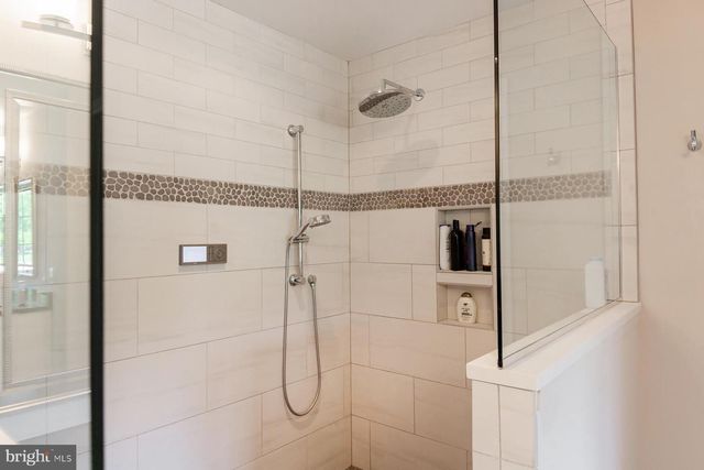 425 E DELP RD, Lancaster, PA 17601