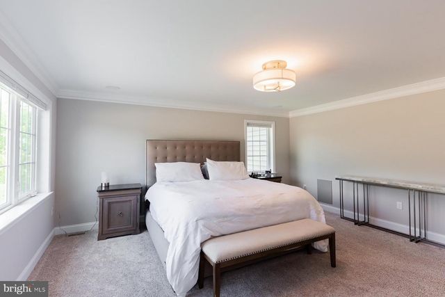 425 E DELP RD, Lancaster, PA 17601