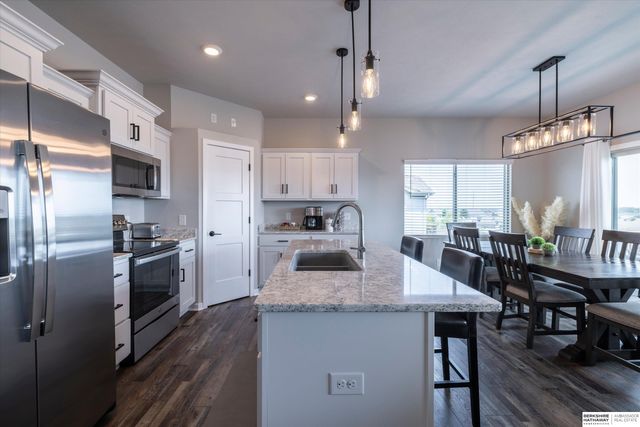 9401 S 178th Street, Omaha, NE 68136