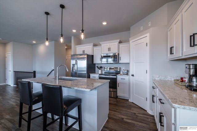 9401 S 178th Street, Omaha, NE 68136
