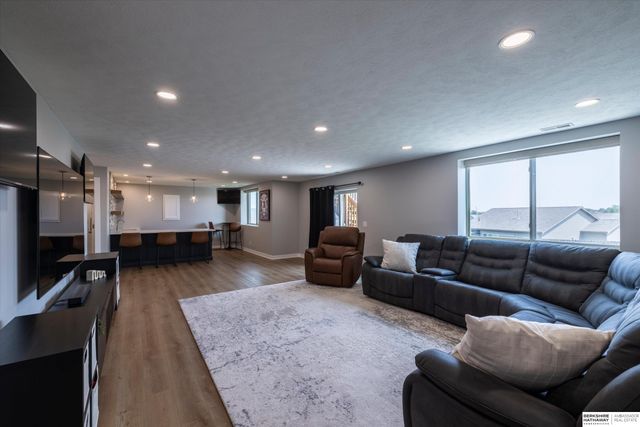 9401 S 178th Street, Omaha, NE 68136
