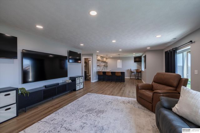 9401 S 178th Street, Omaha, NE 68136