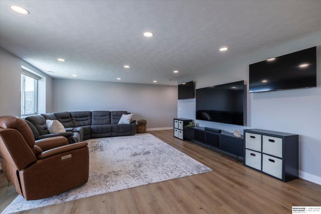 9401 S 178th Street, Omaha, NE 68136