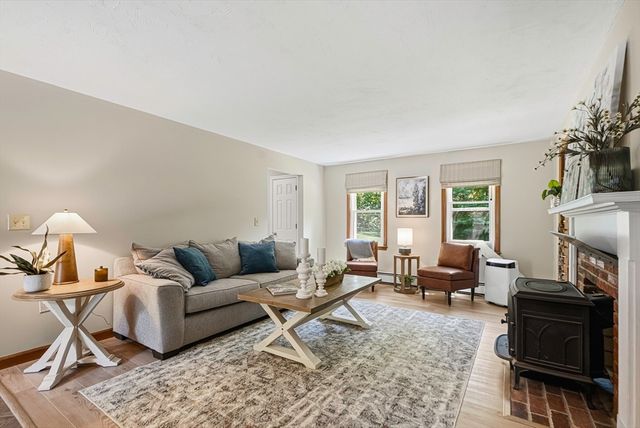 35 Chestnut St, Bellingham, MA 02019