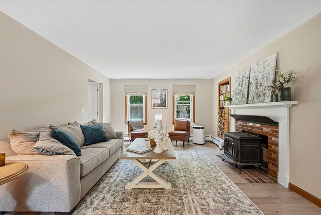 35 Chestnut St, Bellingham, MA 02019