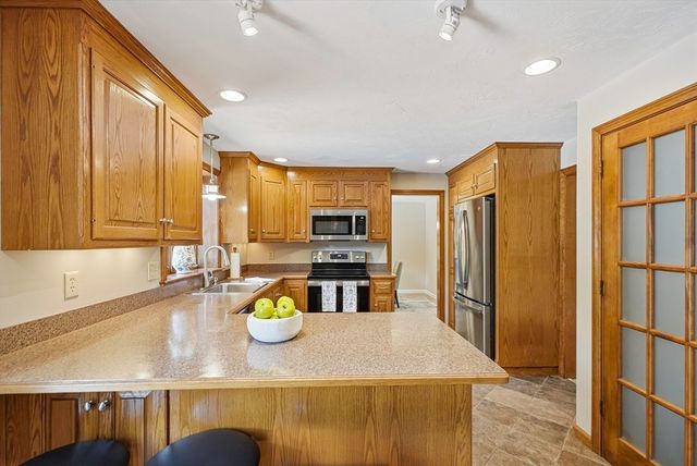 35 Chestnut St, Bellingham, MA 02019