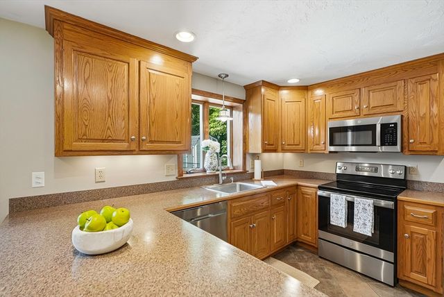 35 Chestnut St, Bellingham, MA 02019