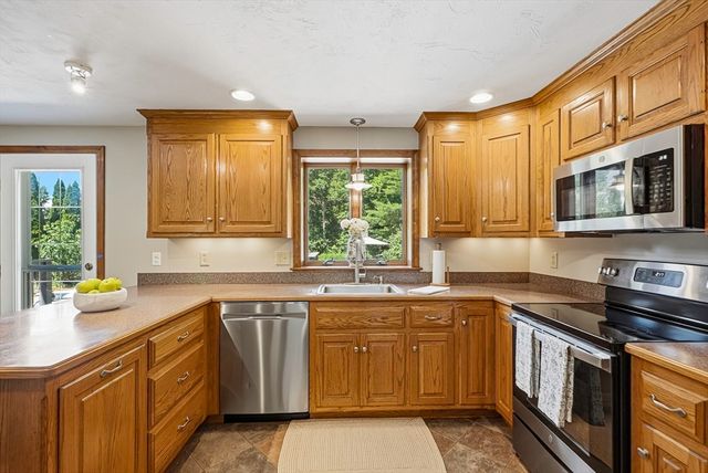 35 Chestnut St, Bellingham, MA 02019