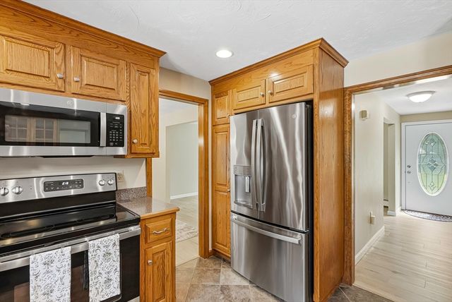 35 Chestnut St, Bellingham, MA 02019