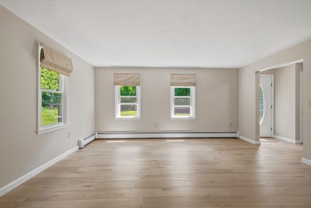 35 Chestnut St, Bellingham, MA 02019