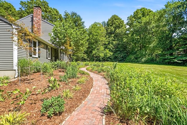 35 Chestnut St, Bellingham, MA 02019